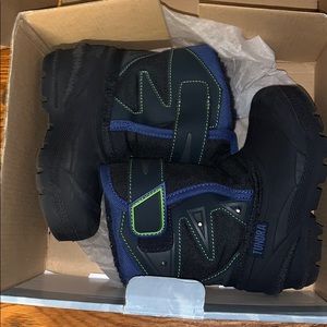 Tundra black and navy winter boot